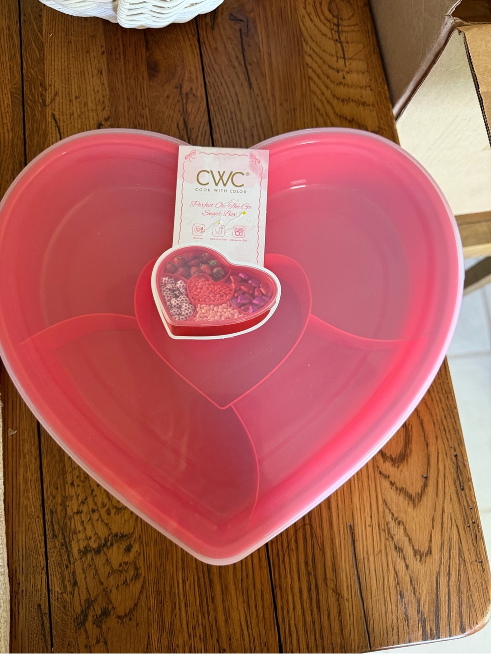 CWC Heart-Shaped Divided Snack Tray - Red